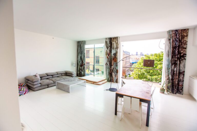 133 m²’s designlejlighed med altan i hjertet af København